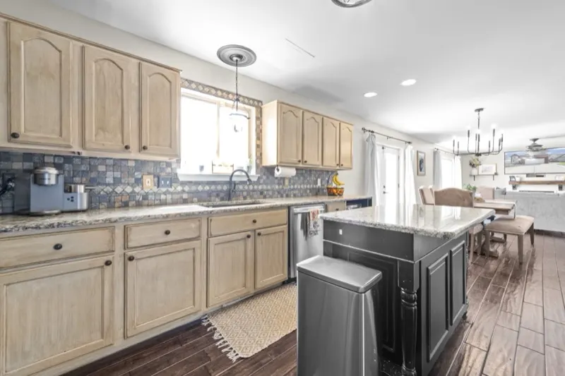 Kitchen island and granite counters