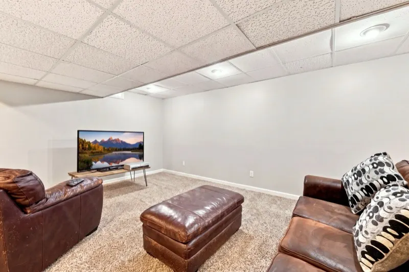 Lower-level lounge