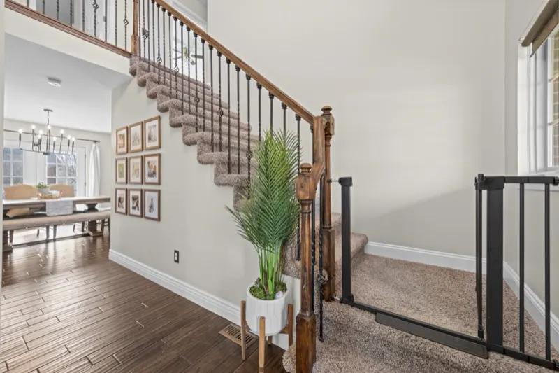 Two-story foyer